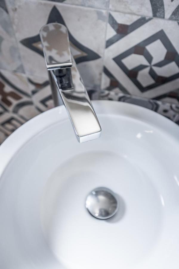 Suite 649 Mono Con Terrazzo مودينا المظهر الخارجي الصورة