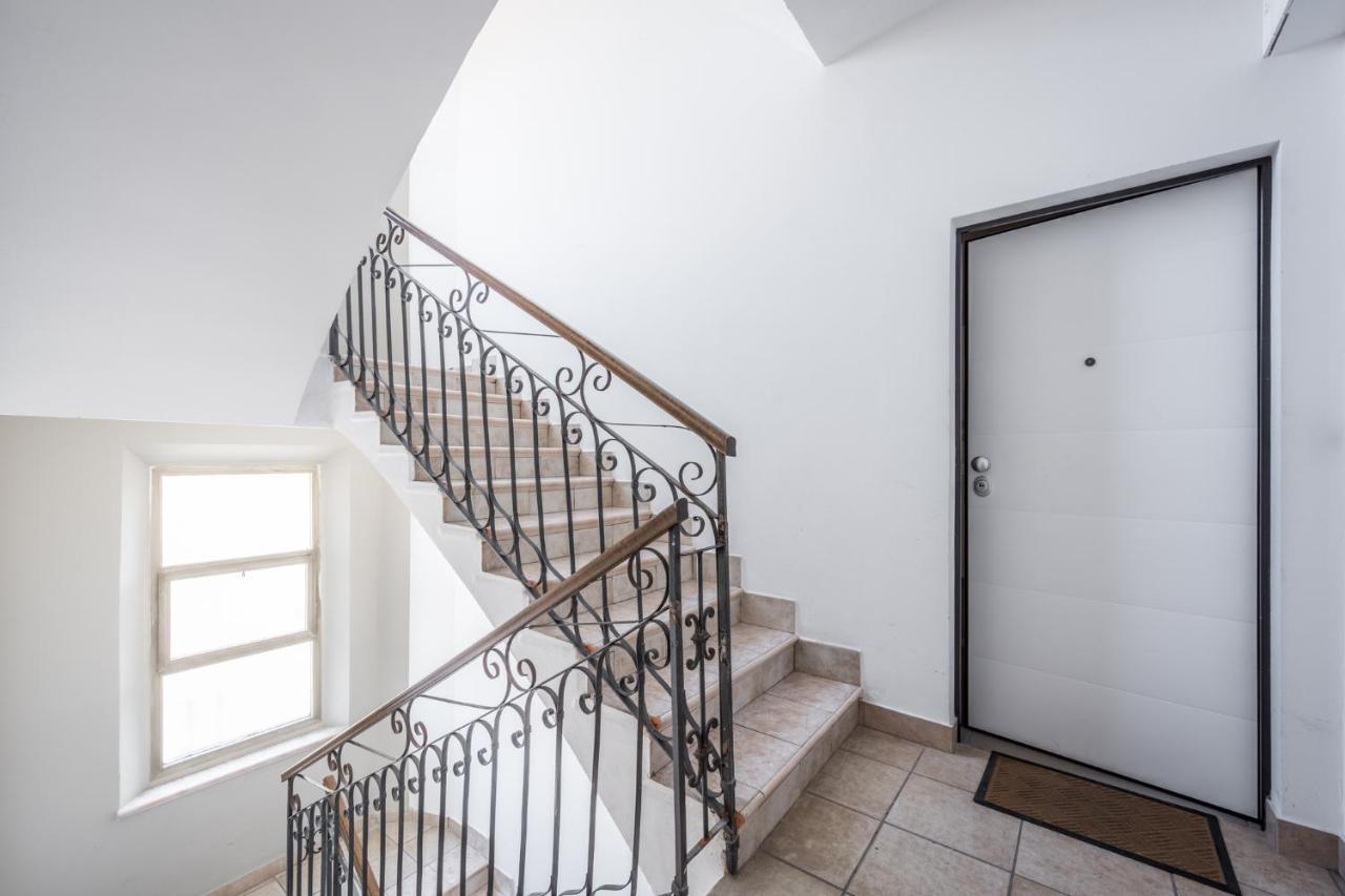 Suite 649 Mono Con Terrazzo مودينا المظهر الخارجي الصورة